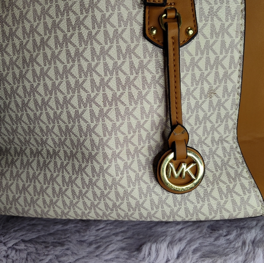 Michael Kors Voyager Two Tone Logo Tote Bag - Picture 3 of 15